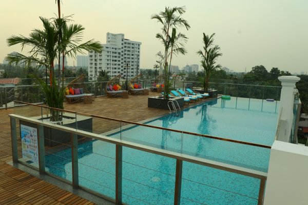 Coral Isle Hotel with Pool in Kochi